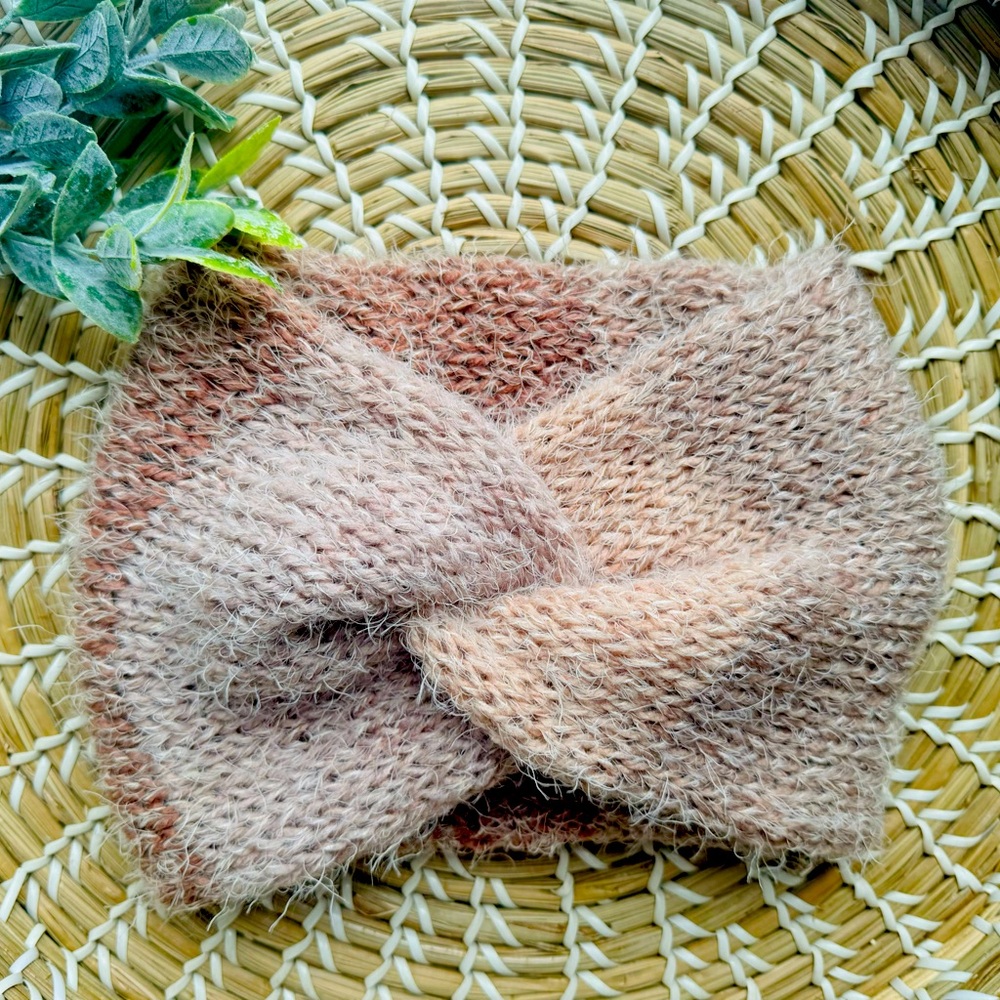 Knit Twist Ear Warmer 🖤